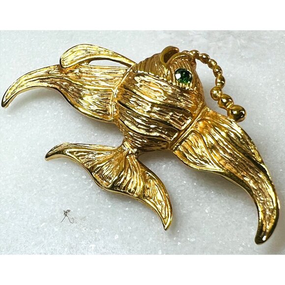 VTG Krementz Gold Overlay Angel Fish Green Gem eye maker signed twice 1.75" X 1" - Picture 6 of 9